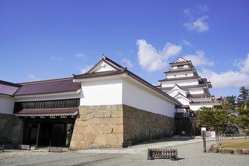 Fototapeta premium 松の雪吊りと福島県会津若松鶴ヶ城