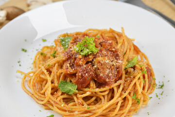 spaghetti bolognese tomato sauce lunch dinner serving