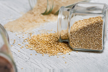 Nahaufnahme von der gesunden Beilage Quinoa Samen