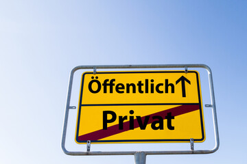 Öffentlich Privat