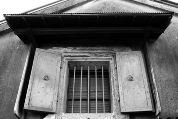 蔵の窓