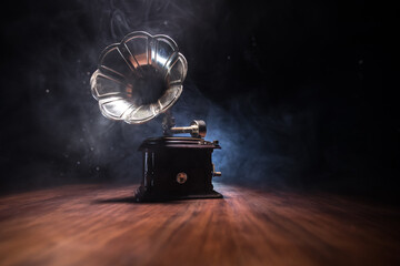 Old gramophone on a dark background. Music concept - obrazy, fototapety, plakaty