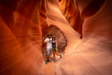 A couple in a small tunnel in Lower Antelope. Arizona, United States © unai