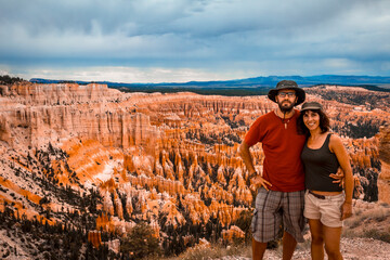A couple the Bryce Point National Park in Bryce National Park. Utah, United States