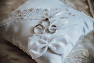 pillow with wedding rings