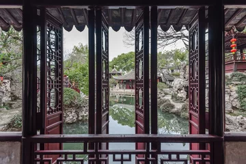 Poster Retreat Reflection Garden (TuiSi Garden) is een klassieke tuin in China. Gelegen in Tongli, Jiangsu, China. Het werd gebouwd in 1885 en werd erkend als UNESCO-werelderfgoed. © PhotoerNgo