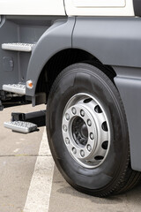 Element of heavy truck with new tire