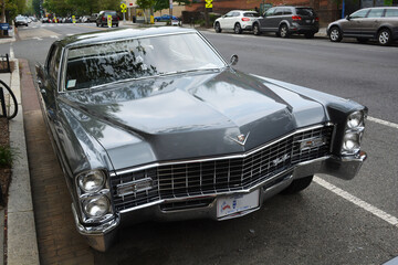 Obraz na płótnie Canvas Cadillac Fleedwood ca. 1967/68, gesehen im Juli 2018 in Wshington DC