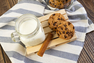 Close up image of sofe baked drak chocolate cookies
