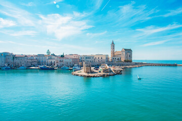 Obraz premium View of Basilica Cattedrale San Nicola Pellegrino in Trani. Southern Italy. Apulia.