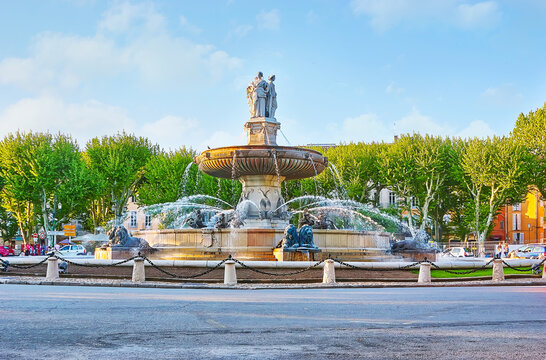 Fototapeta Impressive Rotonde Fountain in General de Gaulle Square, Aix-en-Provence, France