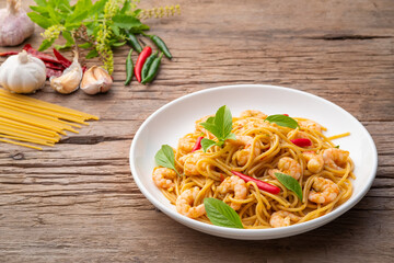 stir fried spicy spaghetti with shrimp and basil,Pad Kra Pao kung