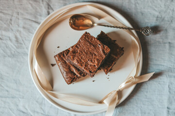 Flat lay on brownies decorated with ribbon