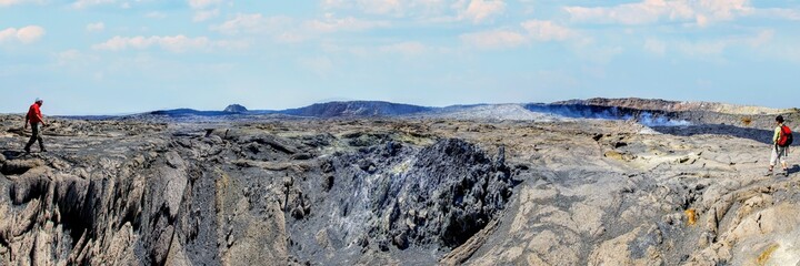 Fototapeta na wymiar Lac de lave dans le cratère du volcan Erta Ale dans le nord de l'Ethiopie