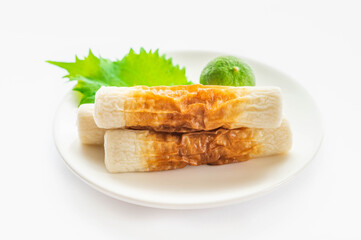 皿の上のちくわ