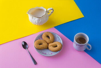 caffelatte con biscotto