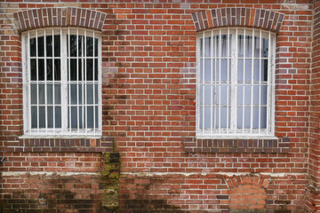 Fototapeta na wymiar 煉瓦つくりの建物の窓