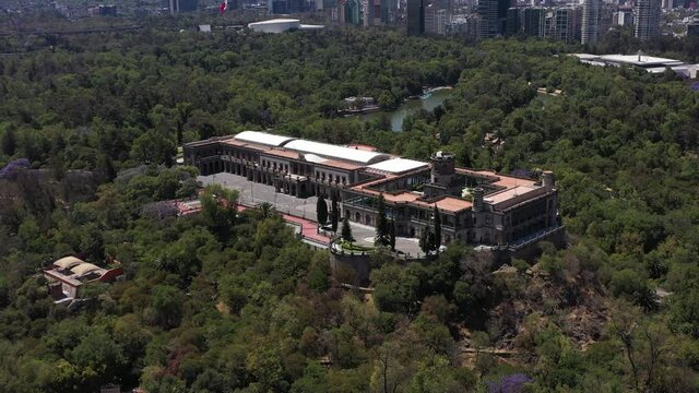Flying around the Chapultepec Park and Forest