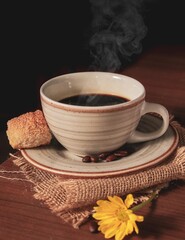 Taza de café con humo