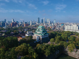 Obraz premium 航空撮影した春の名古屋城と満開の桜の風景