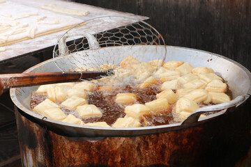 Bolang-baling is fried bread made from wheat flour with good taste, generally sold on the side of the road.
