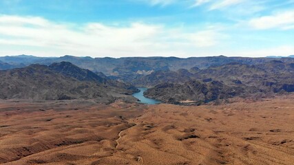 Fototapeta na wymiar Nevada mountain view of Colorado river