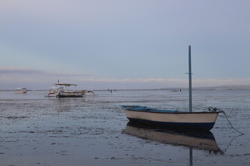 Obraz premium boat on the beach