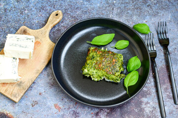 Fish bake refined with  spinach and gorgonzola cheese crust.Ketogenogic diet food