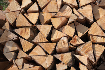 Brennholz auf Holzstapel