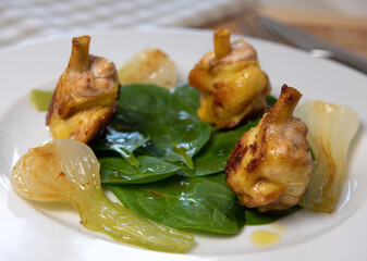 Fins, chicken drumstick, chicken, glazed onions, spinach leaves recipe, Hight quality photo