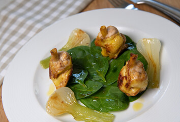 Fins, chicken drumstick, chicken, glazed onions, spinach leaves recipe, Hight quality photo