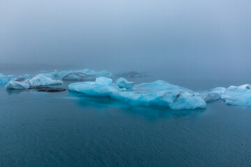 Fototapeta na wymiar Tour entlang der Südküste von Island mit Blick auf die Gletscherlagune
