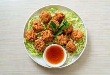 Boiled Shrimp Balls with Spicy Sauce