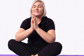 The woman does yoga at home to improve her general well-being.