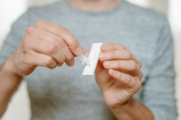 Lateral-Flow-Test covid rapid home-use test kit for saliva - step 2 - transfer three drops of liquid sample to Test cassette