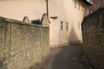 gasse im historischen ortskern von westhofen