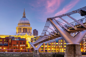 Fototapeta premium London city skyline with Saint Paul’s cathedral, cityscape in UK