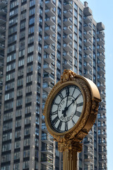 Uhr an der Fifth Avenue in New York
