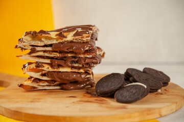 Chocolate spread stuffed with cookies naan bread