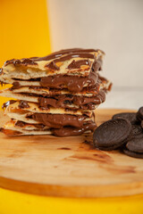 Chocolate spread stuffed with cookies naan bread
