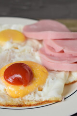 fried eggs with ketchup and ham