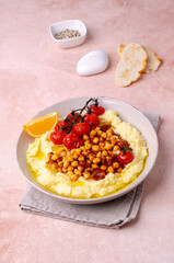 Mashed potatoes with chickpeas and vegetables