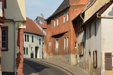 gasse im historischen ortskern von westhofen