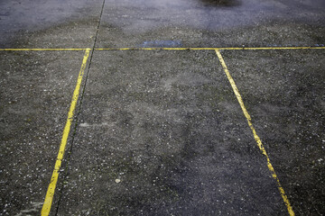 Obraz premium Yellow parking lines