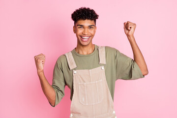 Photo portrait of african american guy celebrating isolated on pastel pink colored background