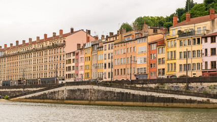 Fototapeta na wymiar Vieux-Lyon, colorful houses in the center, on the river Saone 