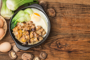 Cantonese style rice with chicken and mushroom