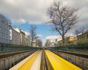 Langzeitbelichtung 2 U Bahnen Eberswalder Straße Berlin