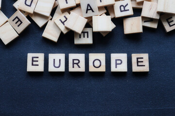 Holzbuchstaben auf Tafel, Europe