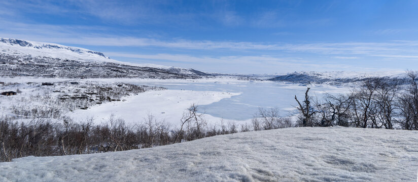 View of the Hallingskarvet National Park from the frozen Sl&oslash;ddfjorden lake